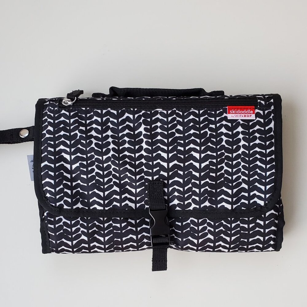 NWOT skidaddle change station babt diaper care bag